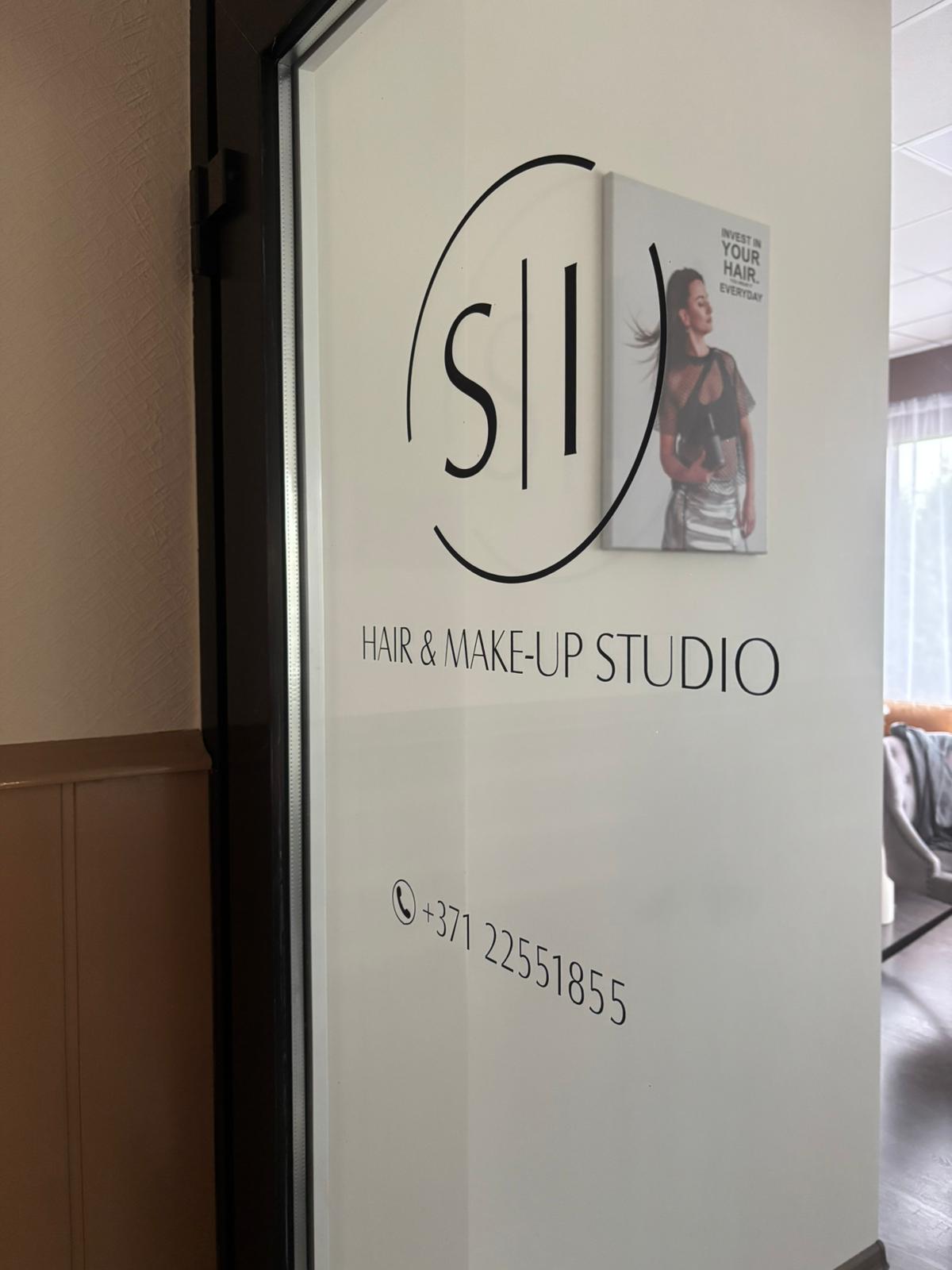 S | I studija ieeja — Hair & Make-up Studio izkārtne